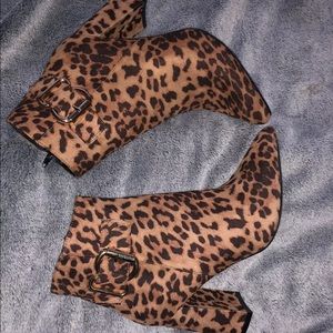 Women’s leopard print ankle boots size 9